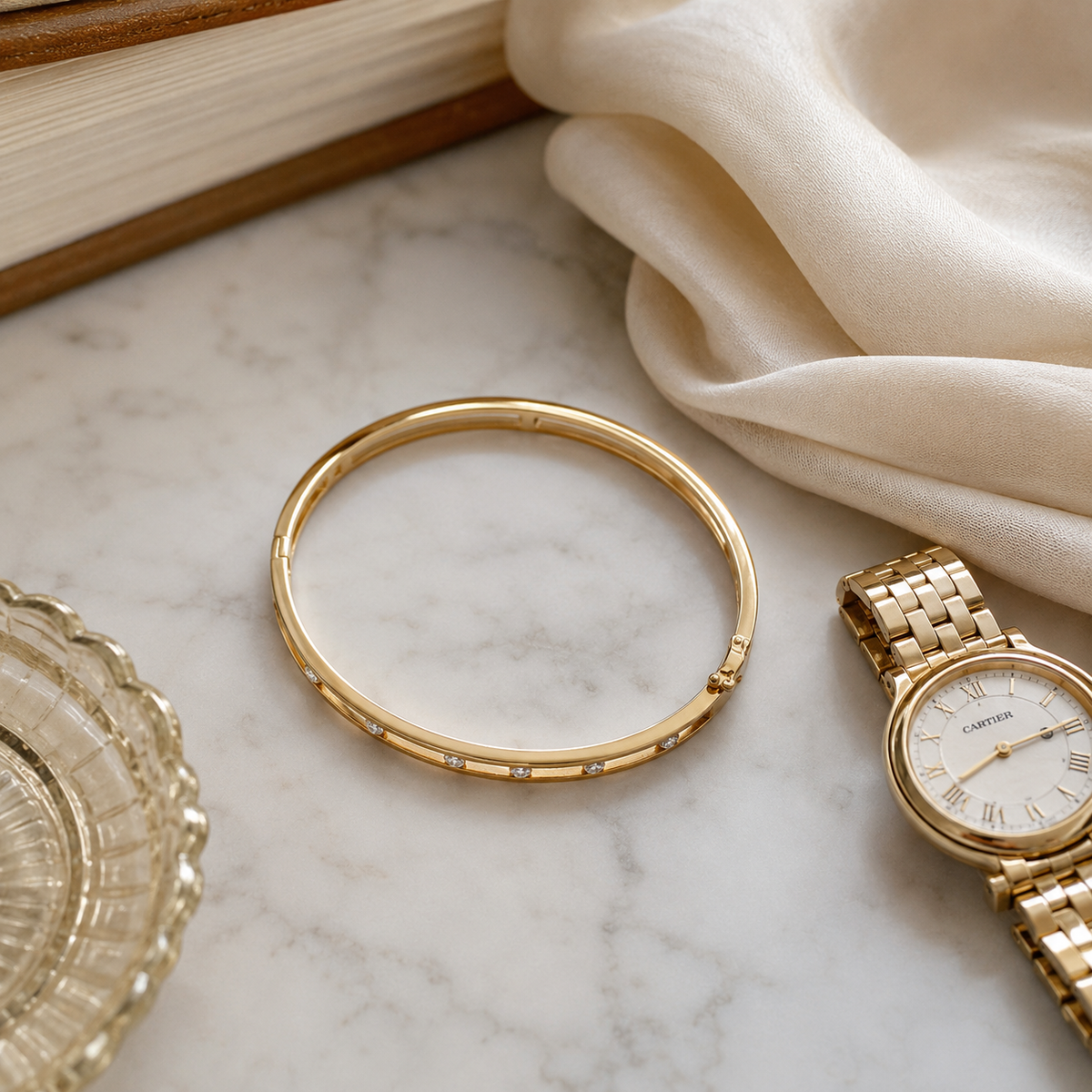 Pulsera Rígida de Oro con Cristales Flotantes