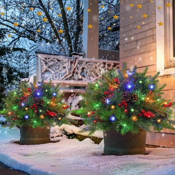 Relleno navideño para macetero preiluminado con luces LED y piñas realistas