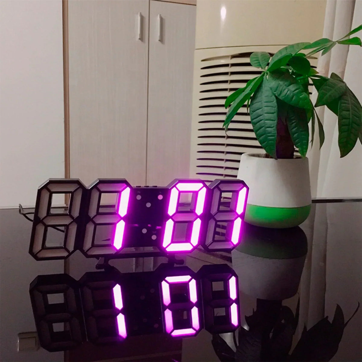 Reloj de pared digital LED 3D: diseño moderno con función de atenuación y visibilidad óptima
