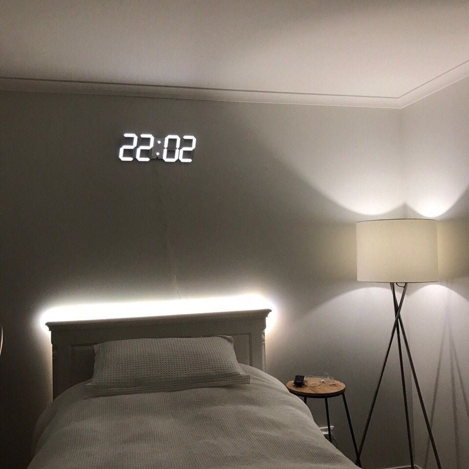 Reloj de pared digital LED 3D: diseño moderno con función de atenuación y visibilidad óptima
