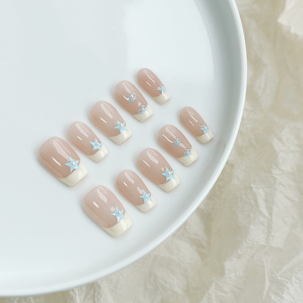 Set de nail art con detalles de estrellas y gemas