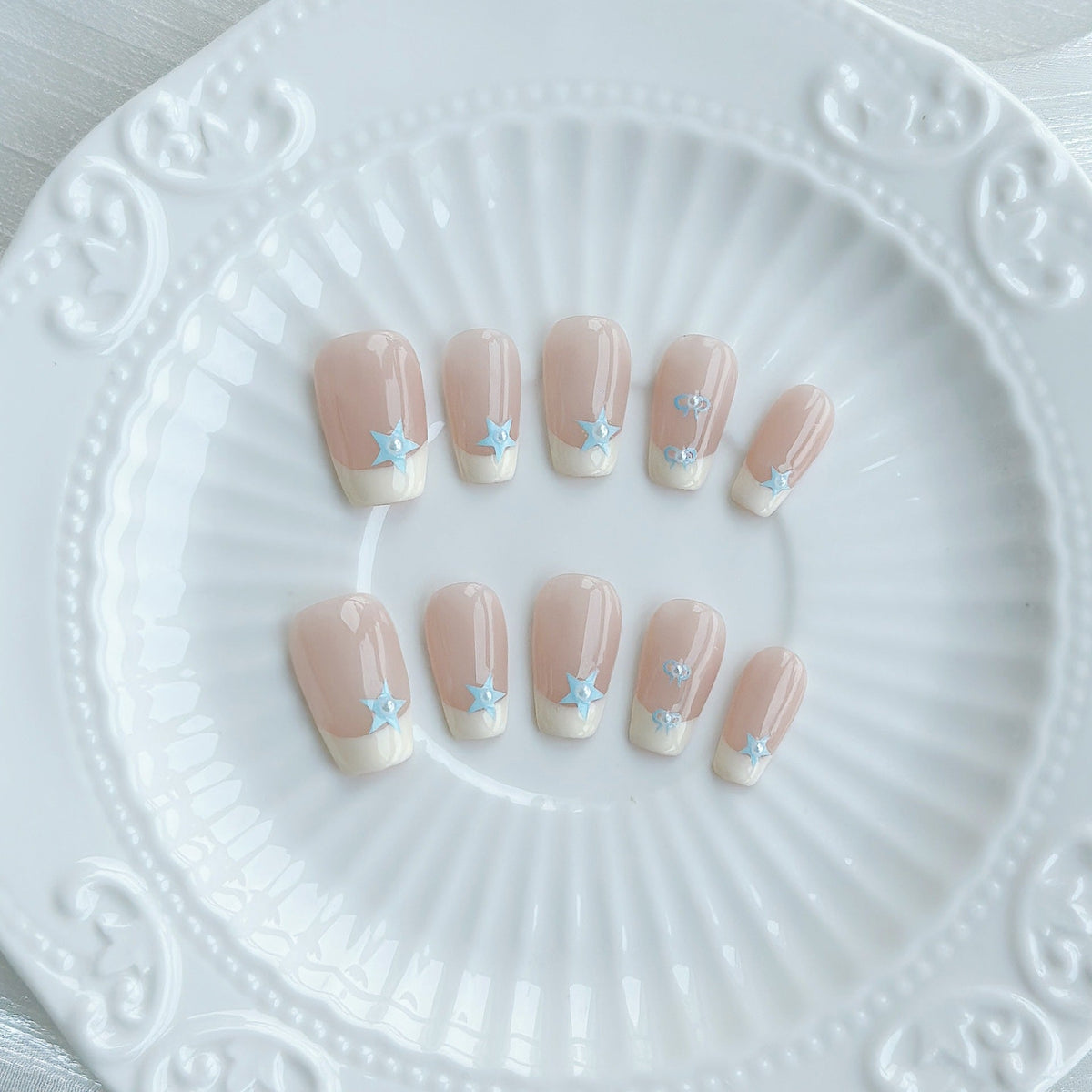Set de nail art con detalles de estrellas y gemas