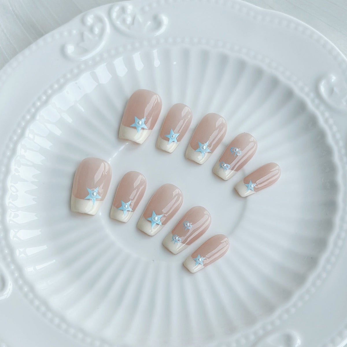 Set de nail art con detalles de estrellas y gemas