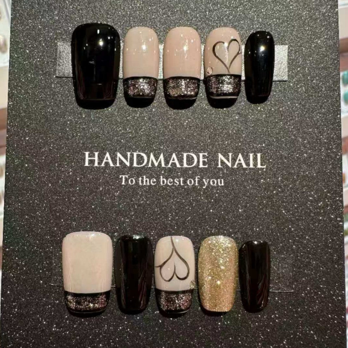 Set de nail art hecho a mano con elegantes detalles de corazón y purpurina