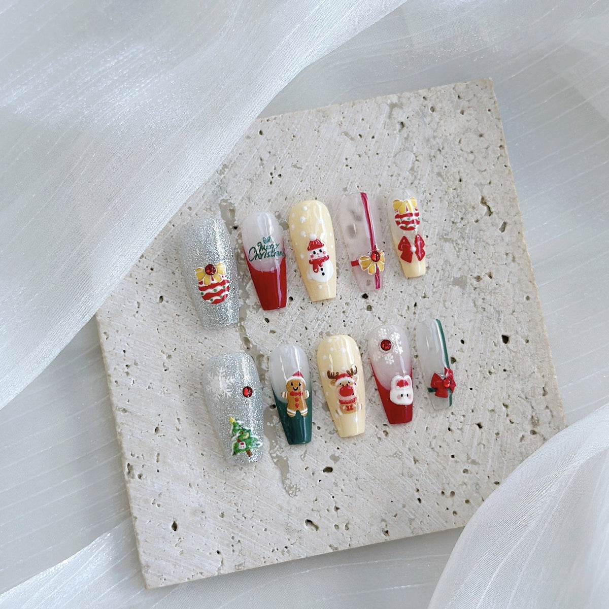 Set de uñas postizas adhesivas con temática navideña