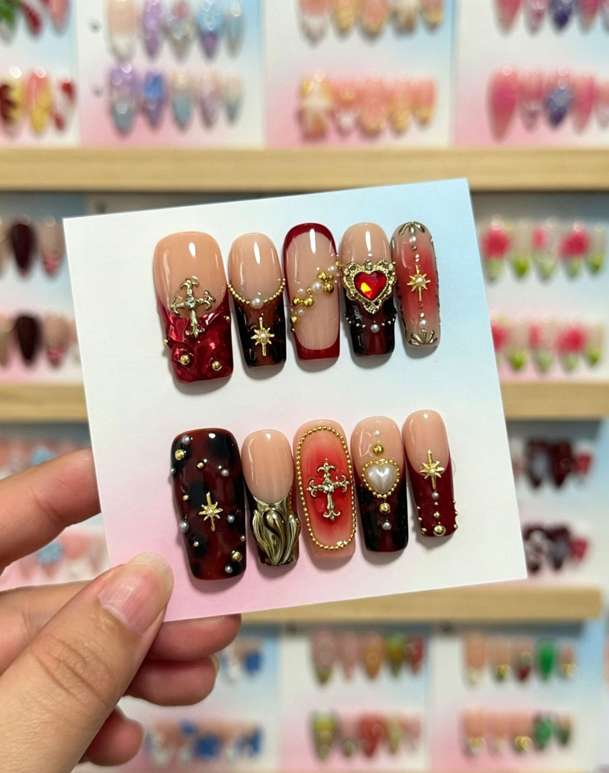 Set de uñas postizas press-on de lujo con detalles de pedrería