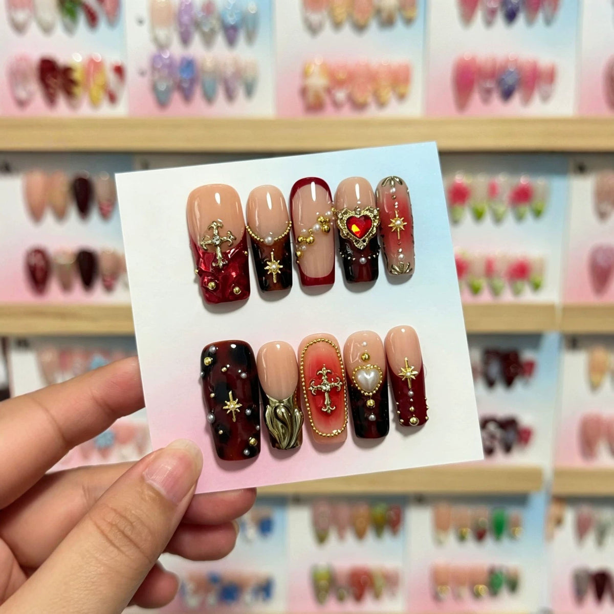 Set de uñas postizas press-on de lujo con detalles de pedrería