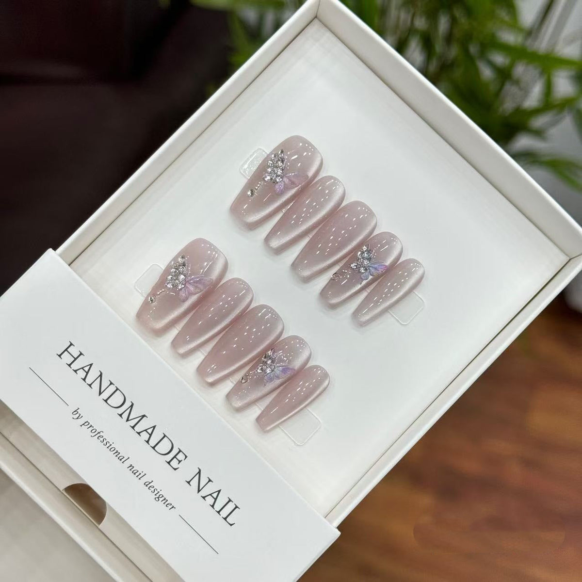 Set de uñas postizas press-on hechas a mano con diseño floral