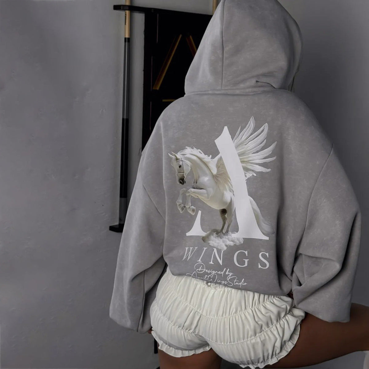 Sudadera urbana con capucha y estampado gráfico único para mujer
