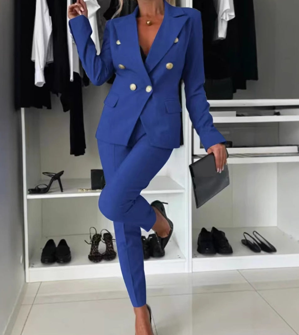 Traje de mujer: americana y elegante pantalón ajustado
