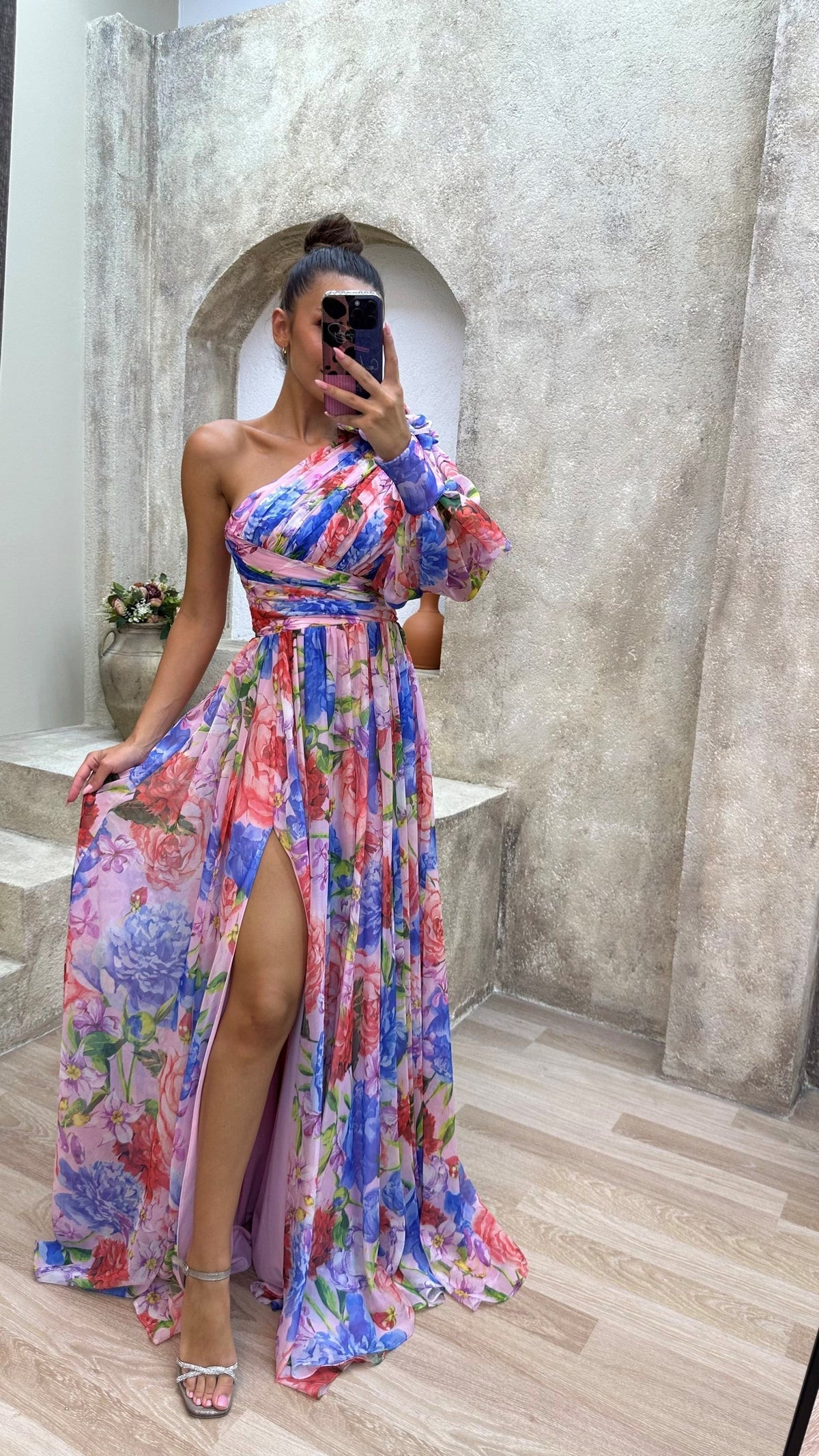 Vestido maxi asimétrico con estampado floral