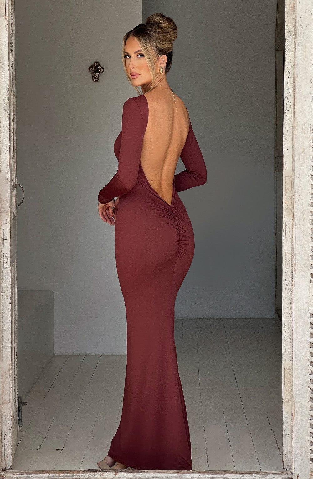 Vestido maxi otoñal con aberturas