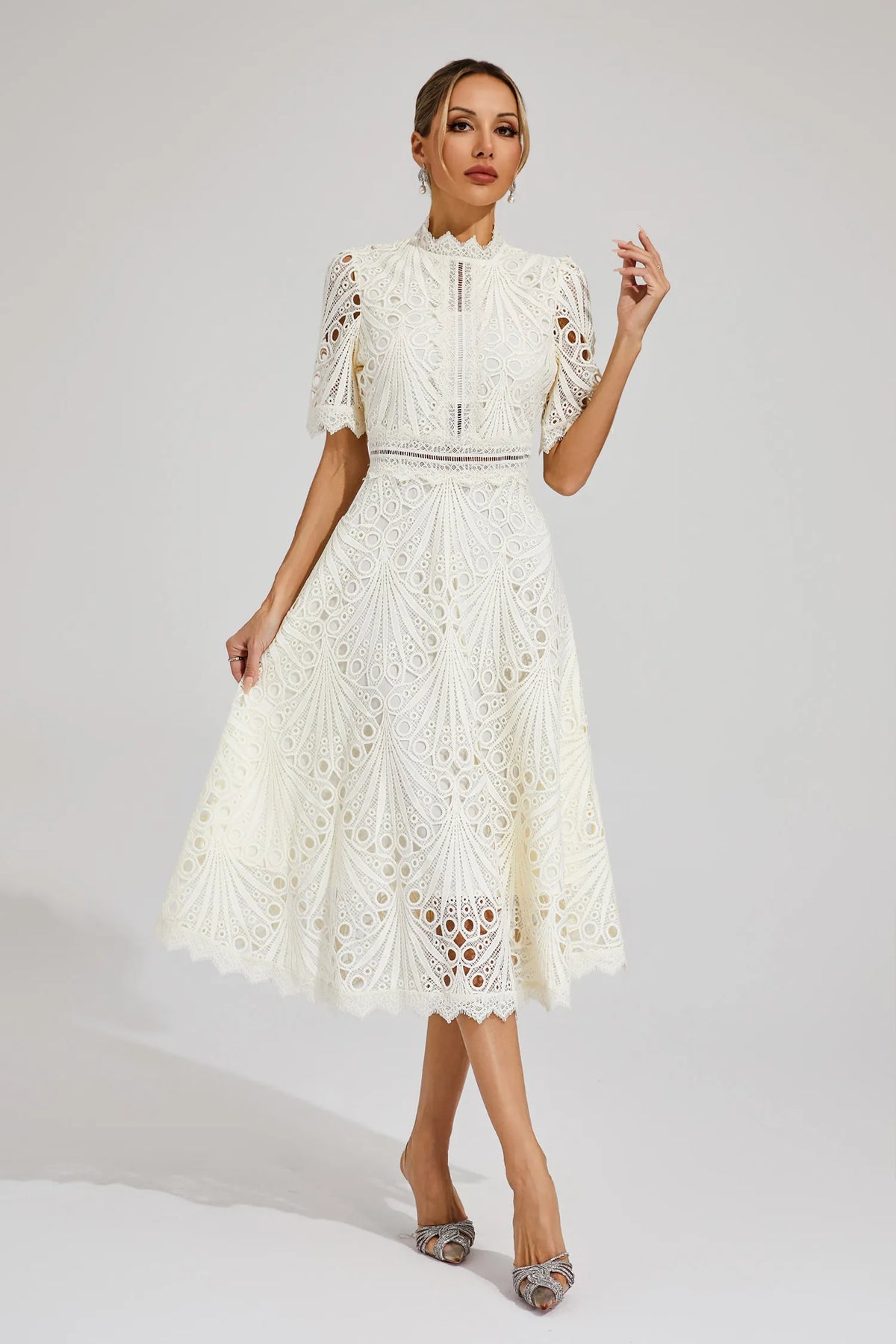 Vestido midi de encaje con falda evasé para mujer