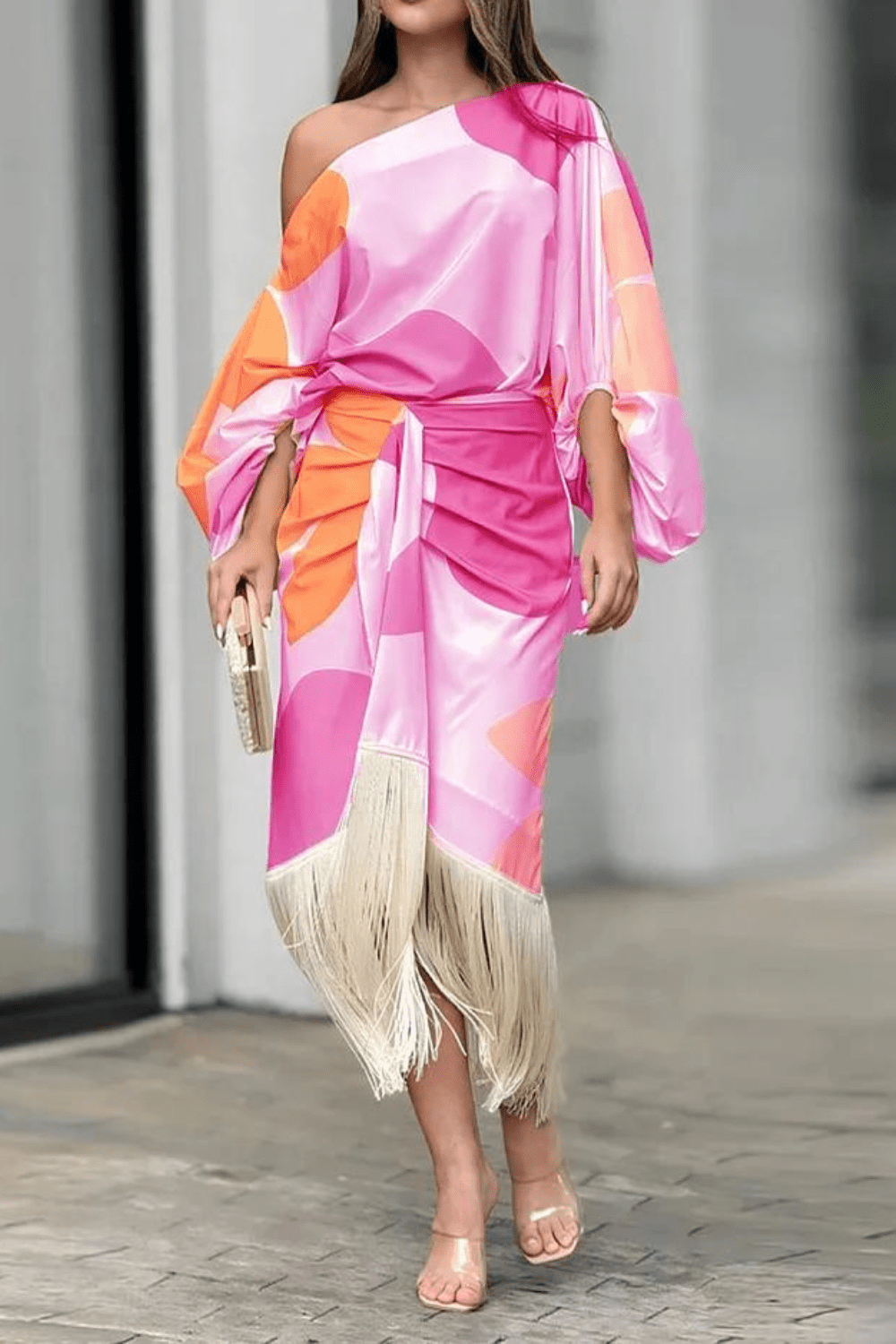 Vestido midi envolvente asimétrico con flecos