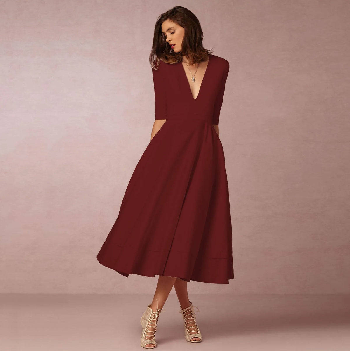 Vestido midi evasé para mujer con escote en V