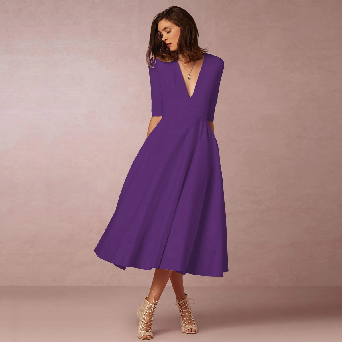 Vestido midi evasé para mujer con escote en V