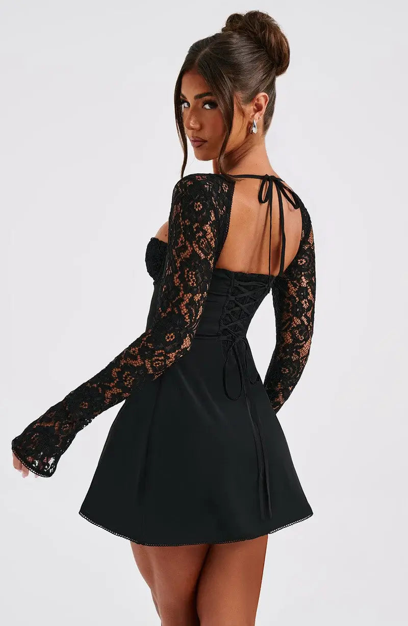 Vestido mini de encaje con manga larga corte A